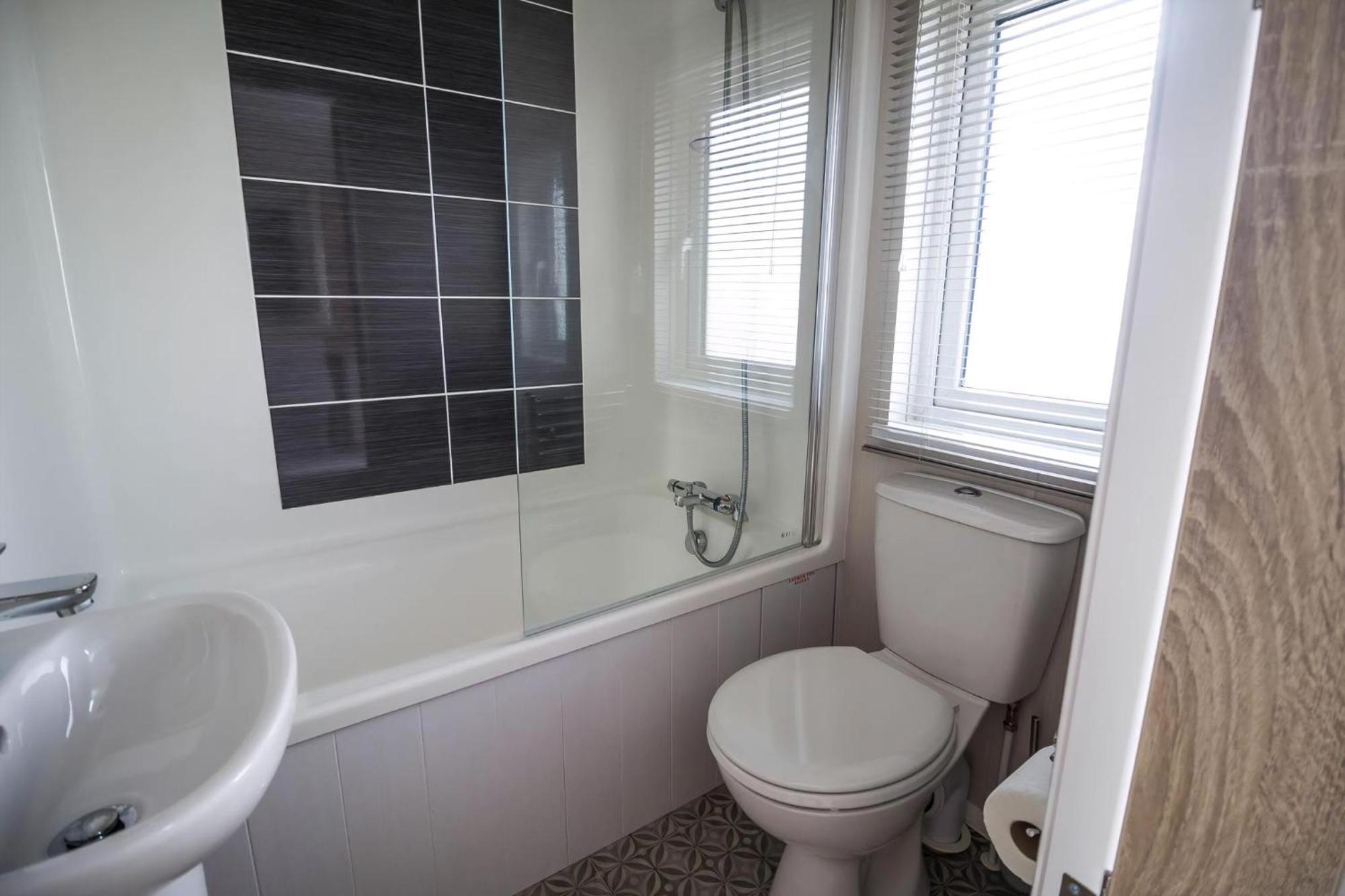 Stunning Caravan With Full Sea Views At Broadland Sands In Suffolk Ref 20236Bs Hopton on Sea Exterior photo