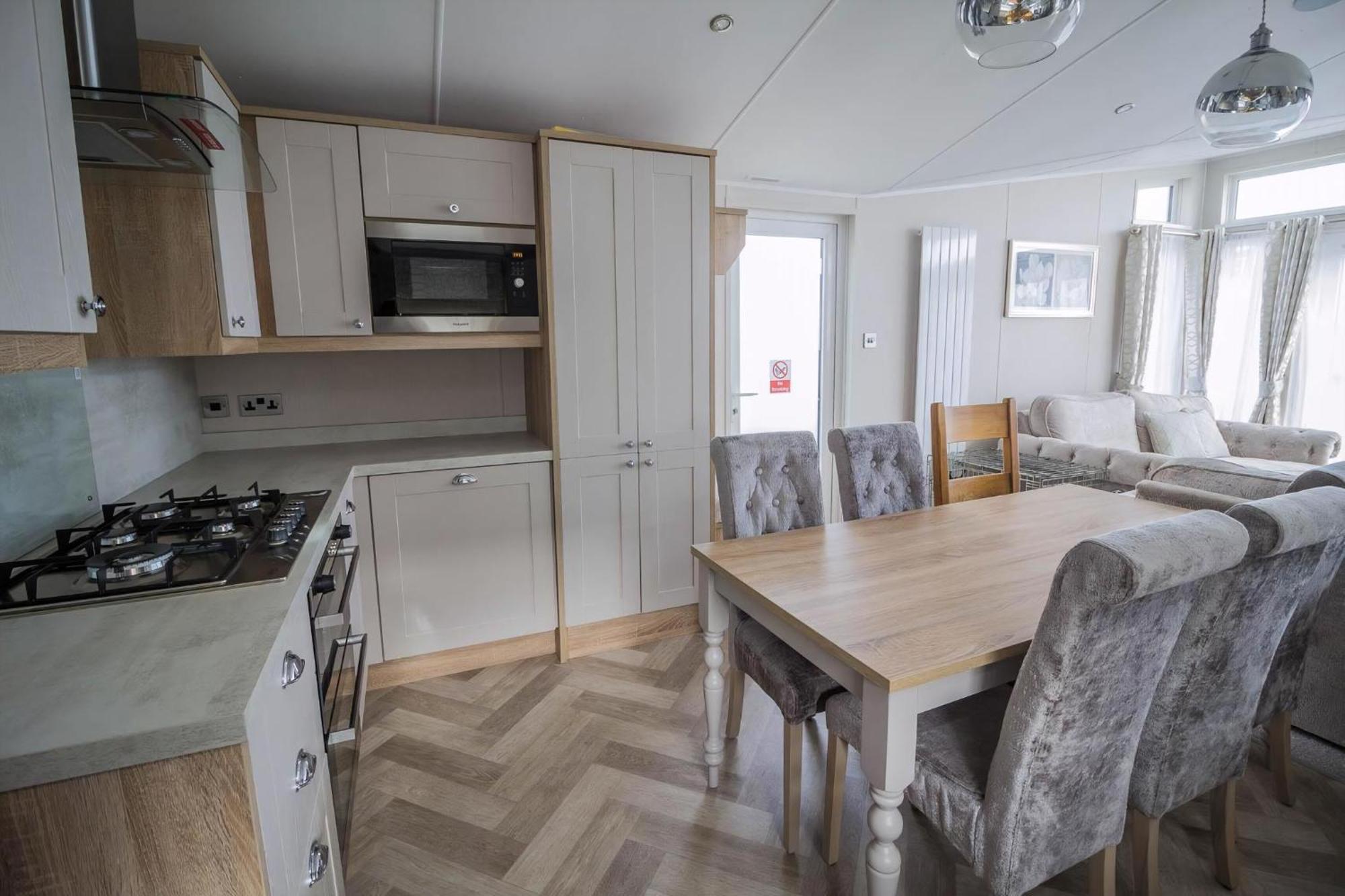 Stunning Caravan With Full Sea Views At Broadland Sands In Suffolk Ref 20236Bs Hopton on Sea Exterior photo